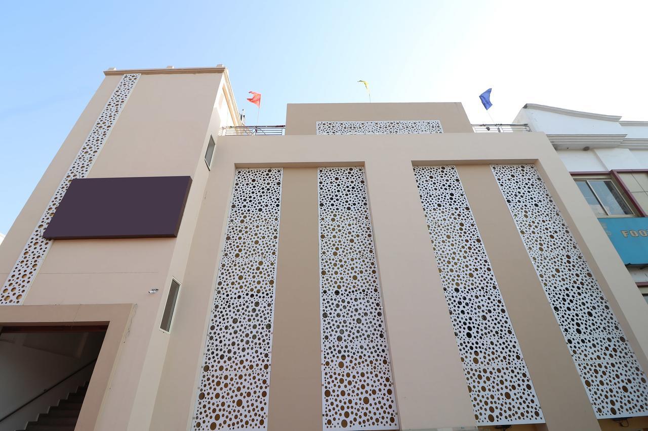 Oyo 13406 Hotel Golden Leaf Bareilly Εξωτερικό φωτογραφία