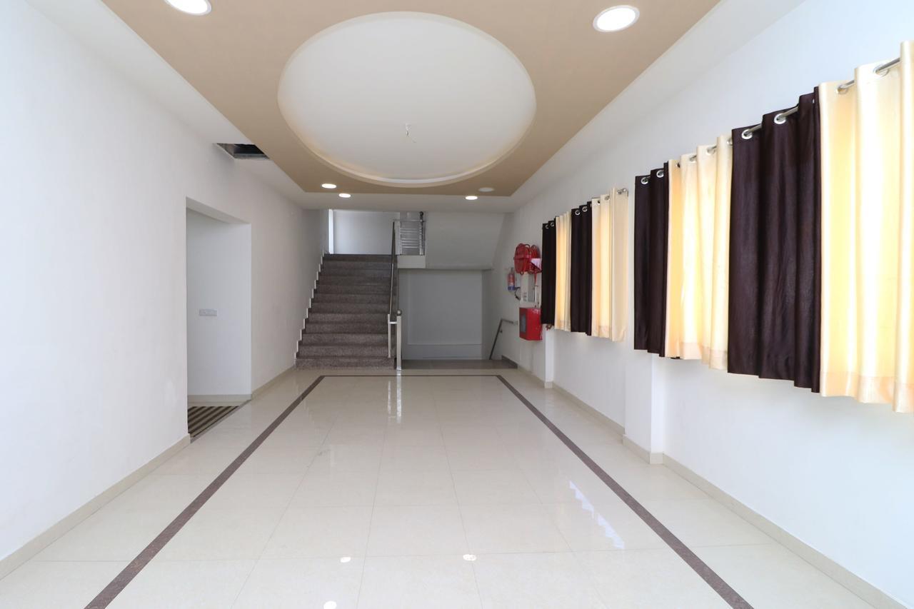 Oyo 13406 Hotel Golden Leaf Bareilly Εξωτερικό φωτογραφία