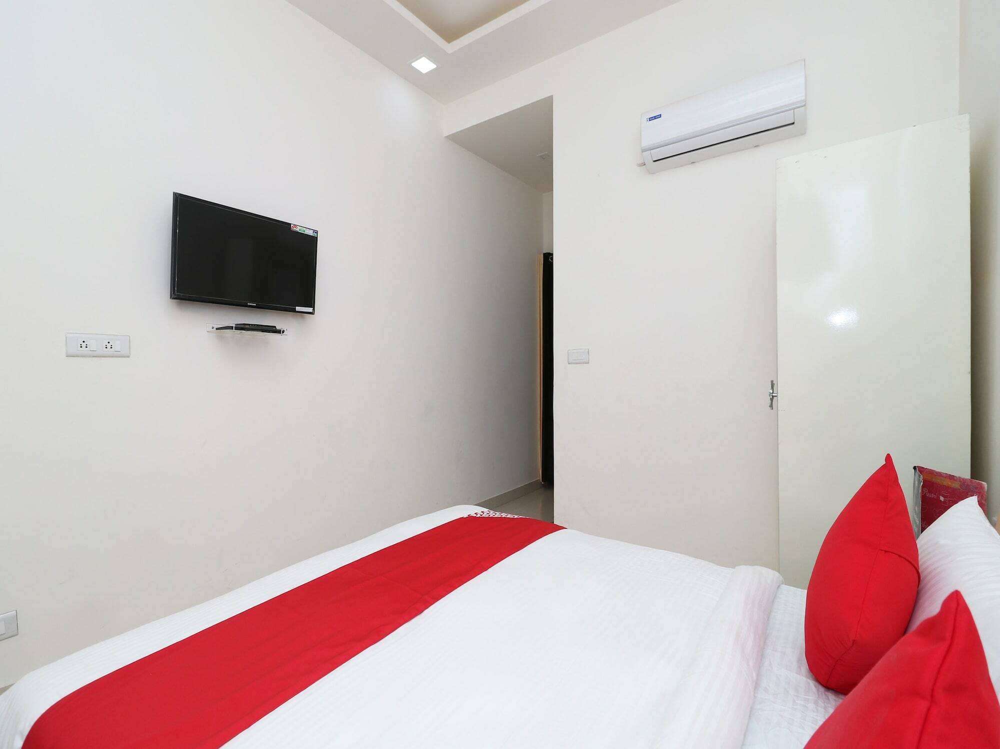 Oyo 13406 Hotel Golden Leaf Bareilly Εξωτερικό φωτογραφία