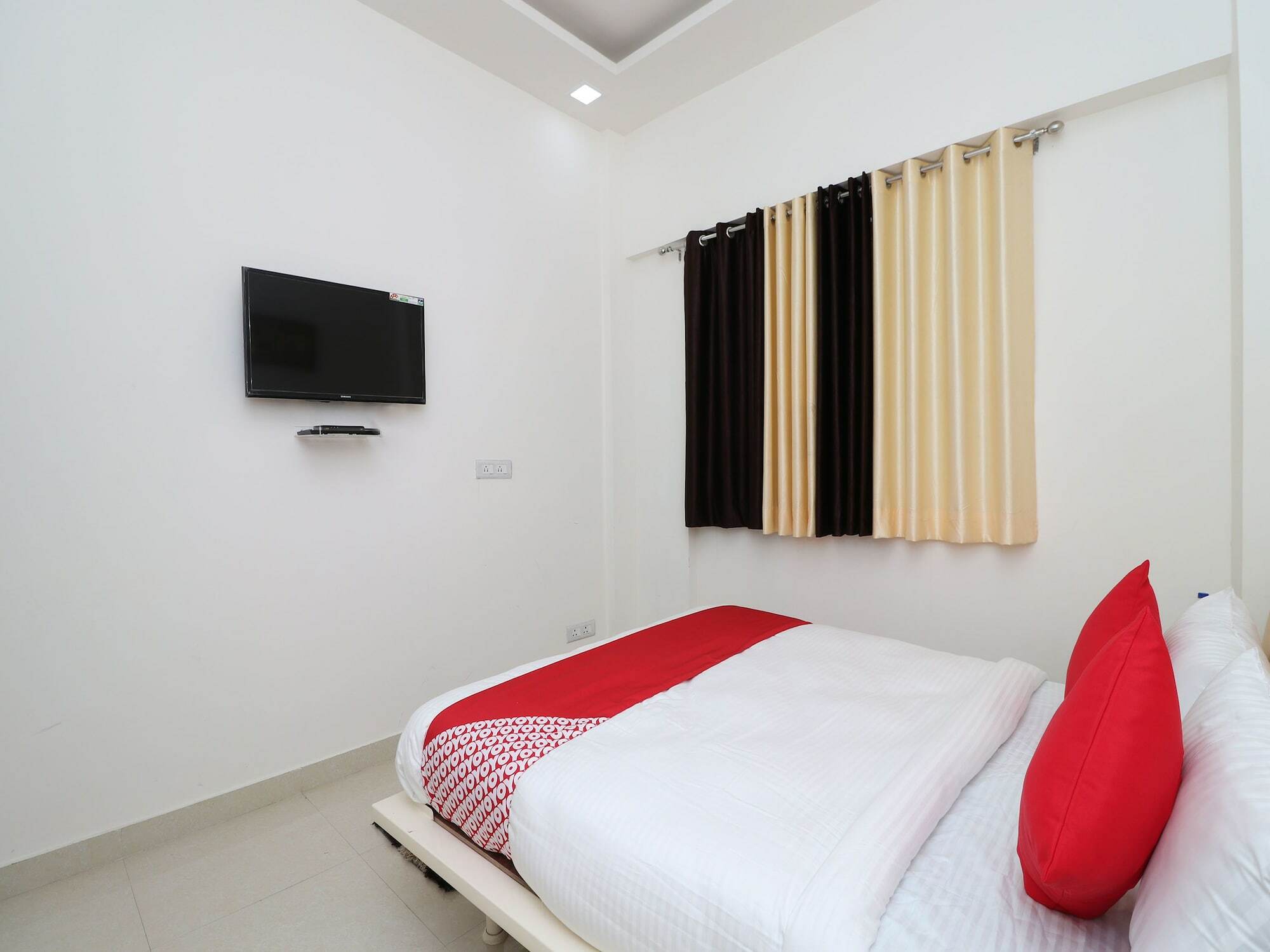 Oyo 13406 Hotel Golden Leaf Bareilly Εξωτερικό φωτογραφία